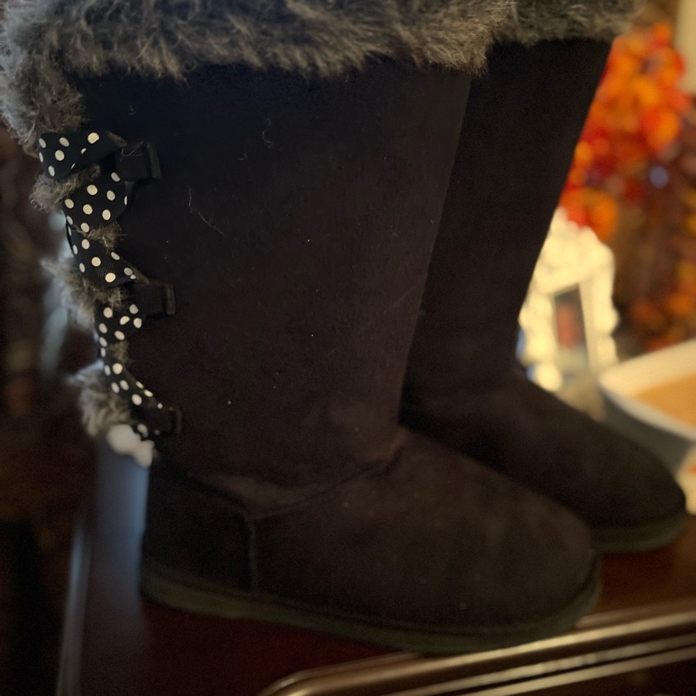 UGG , wannabe faux,  boots